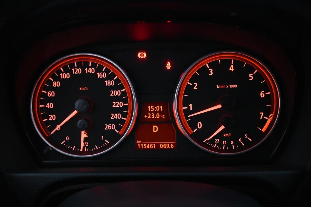 BMW 330 2007