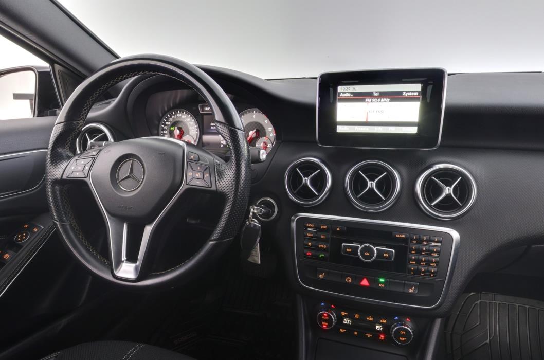 MERCEDES-BENZ A 2015
