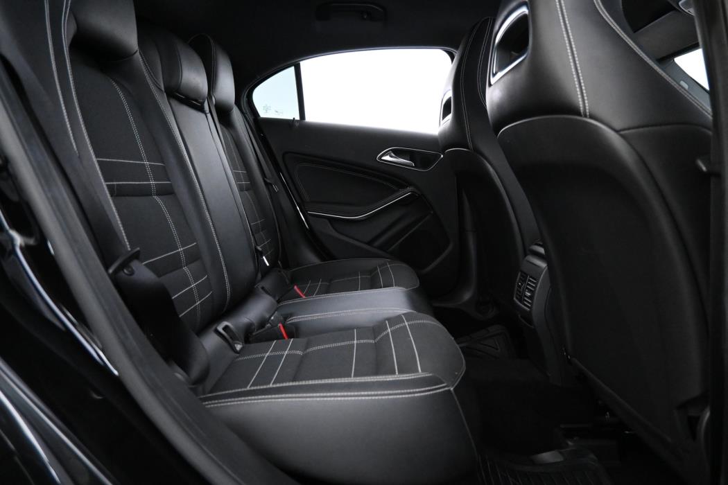 MERCEDES-BENZ A 2015