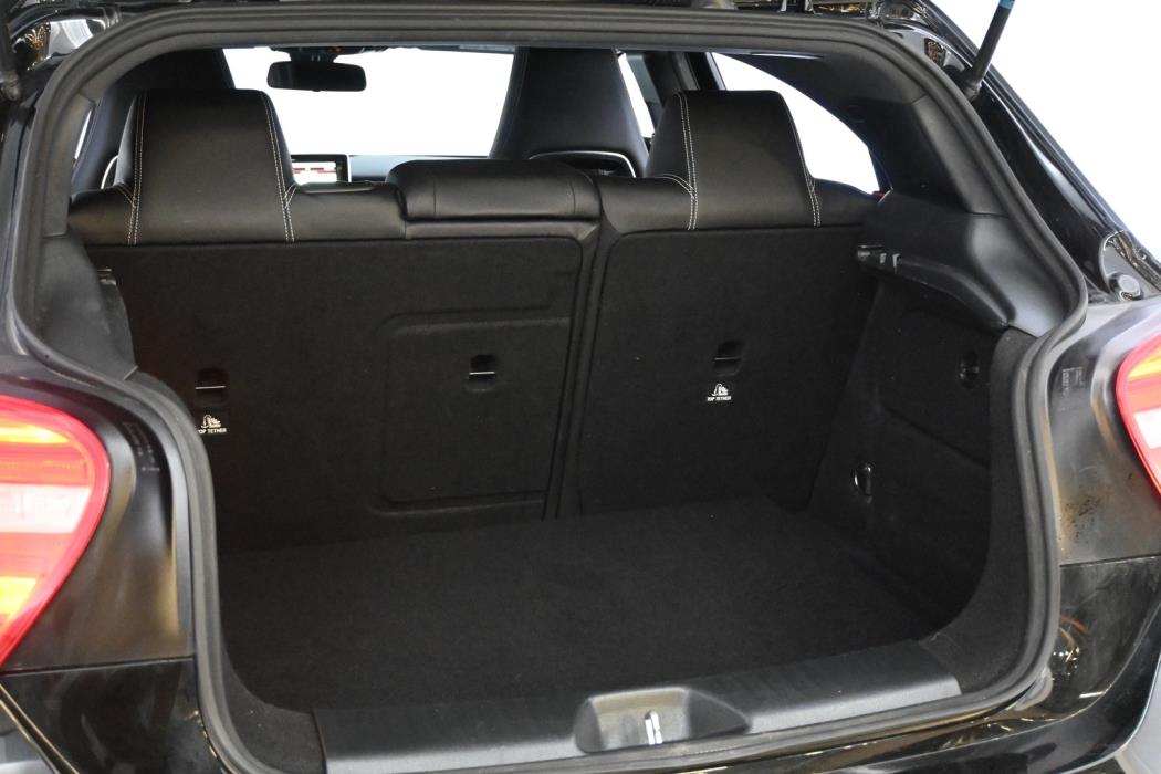 MERCEDES-BENZ A 2015