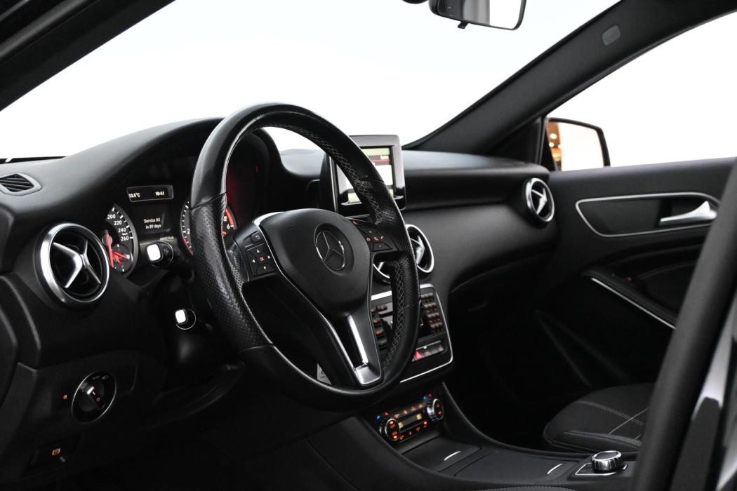MERCEDES-BENZ A 2015
