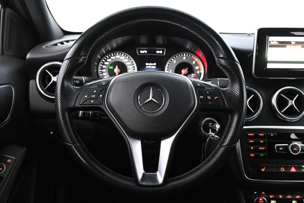 MERCEDES-BENZ A 2015