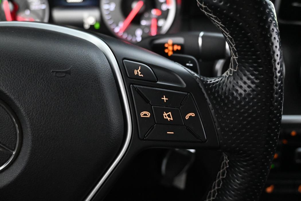 MERCEDES-BENZ A 2015