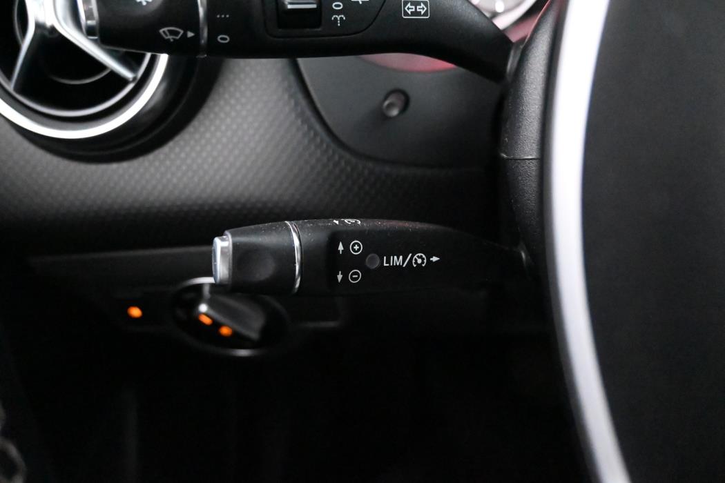 MERCEDES-BENZ A 2015