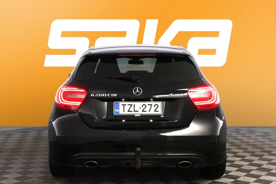 MERCEDES-BENZ A 2015