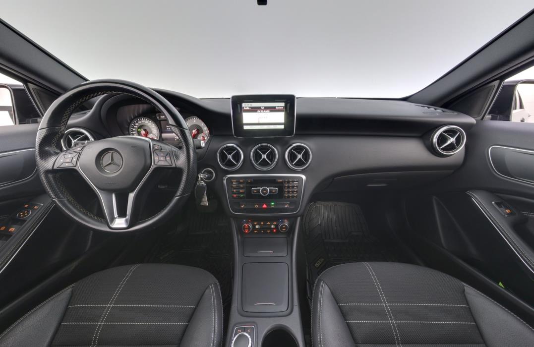 MERCEDES-BENZ A 2015