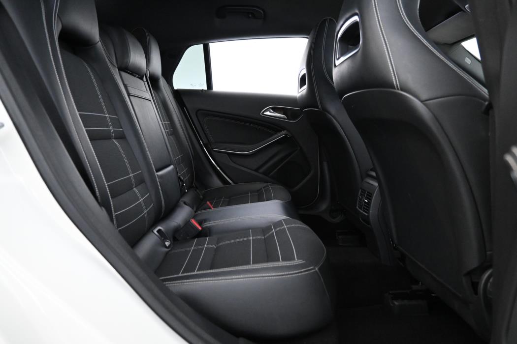 MERCEDES-BENZ CLA 2015