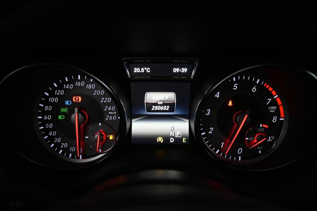 MERCEDES-BENZ CLA 2015