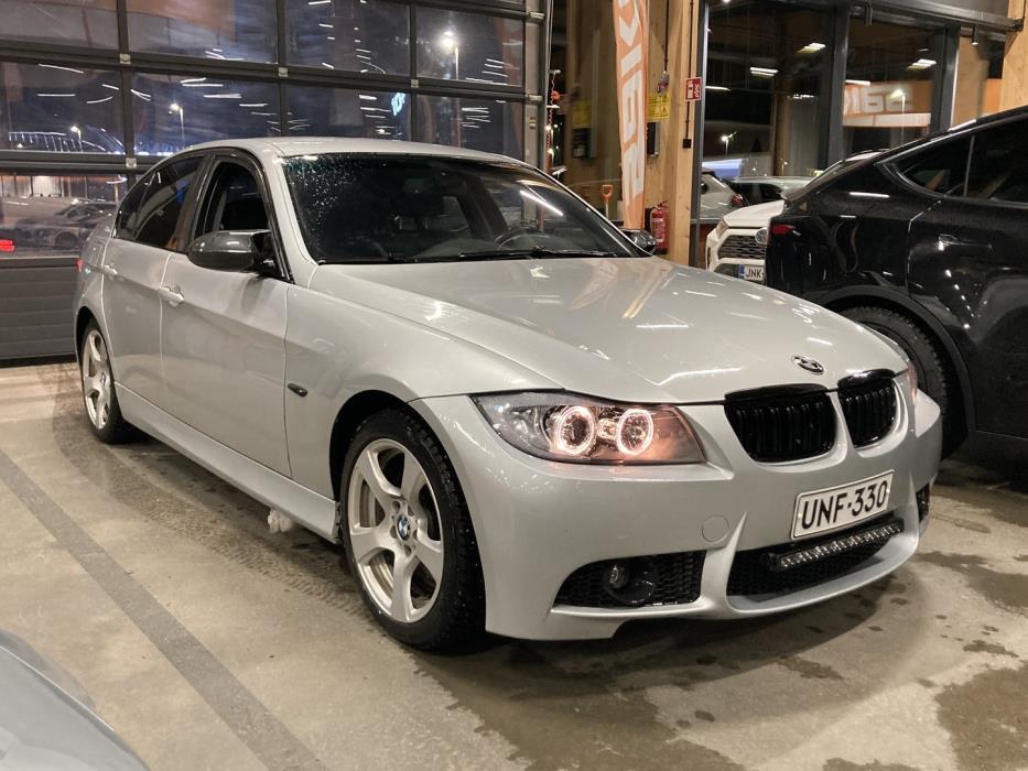 BMW 330 2006