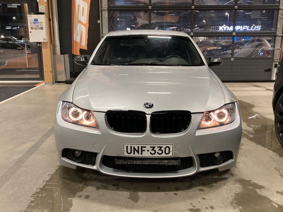 BMW 330 2006