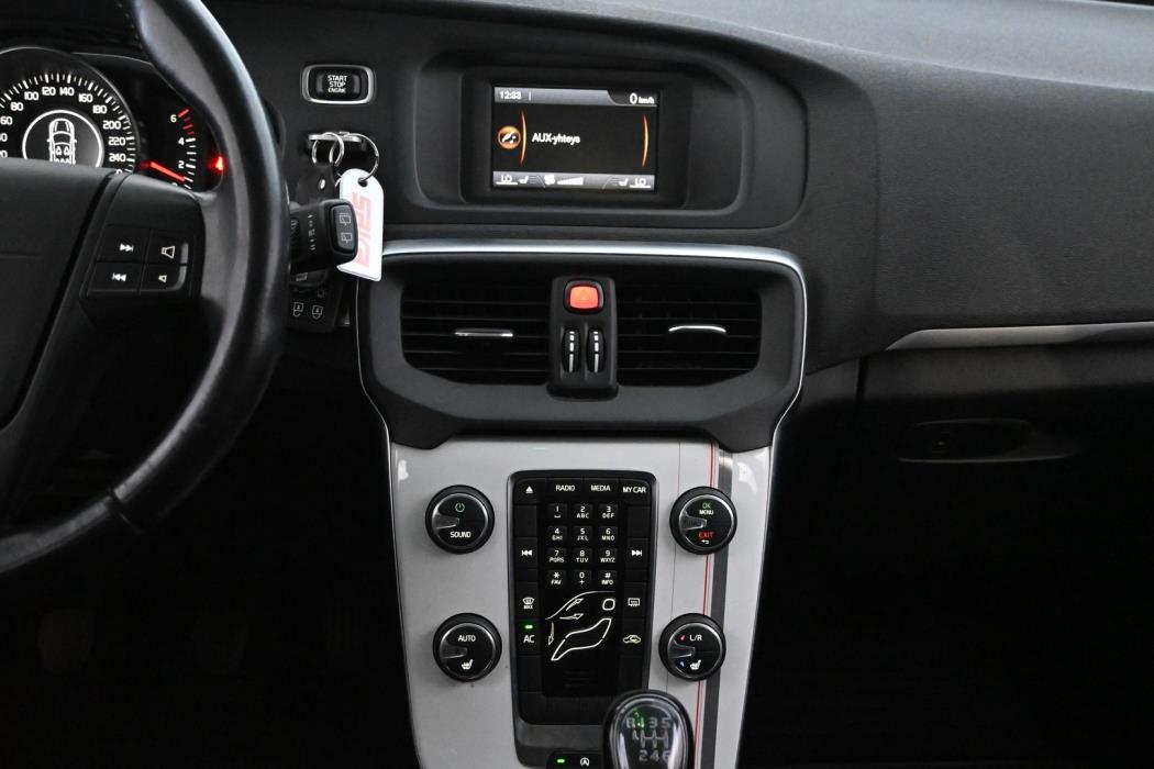 VOLVO V40 2014