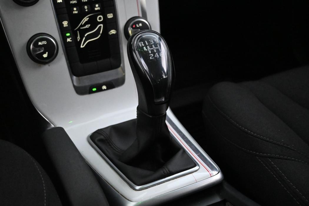 VOLVO V40 2014