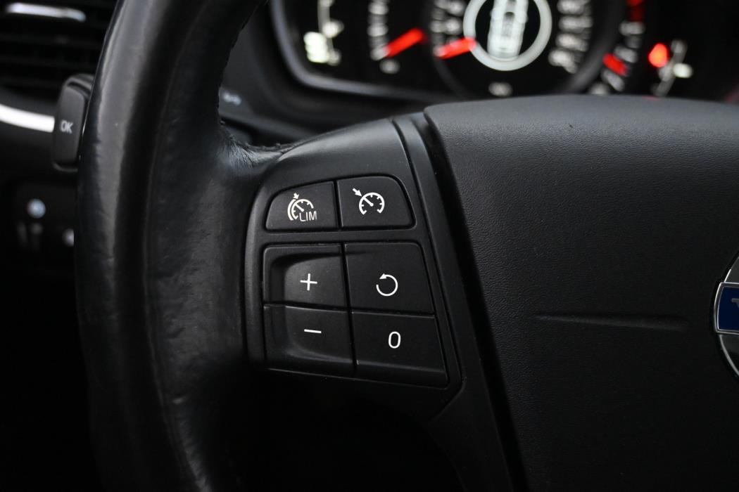 VOLVO V40 2014