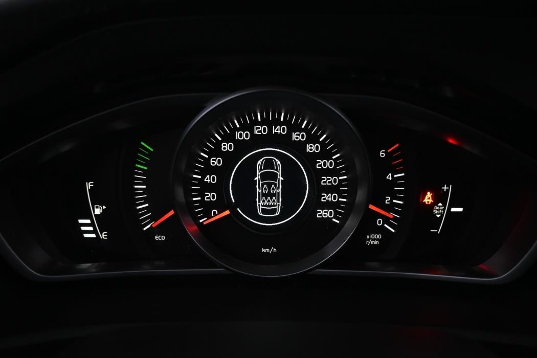 VOLVO V40 2014