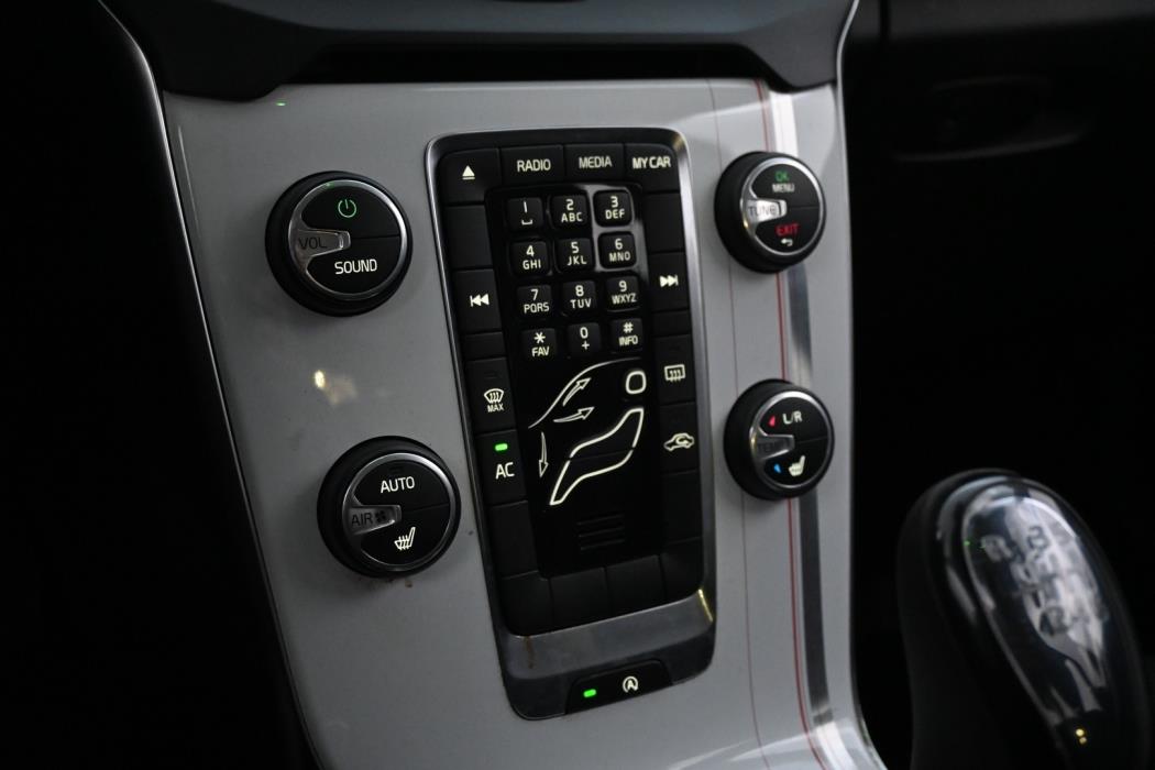 VOLVO V40 2014