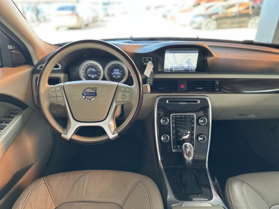 VOLVO XC70 2013