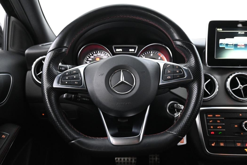 MERCEDES-BENZ GLA 2016