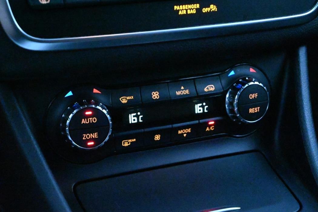 MERCEDES-BENZ GLA 2016