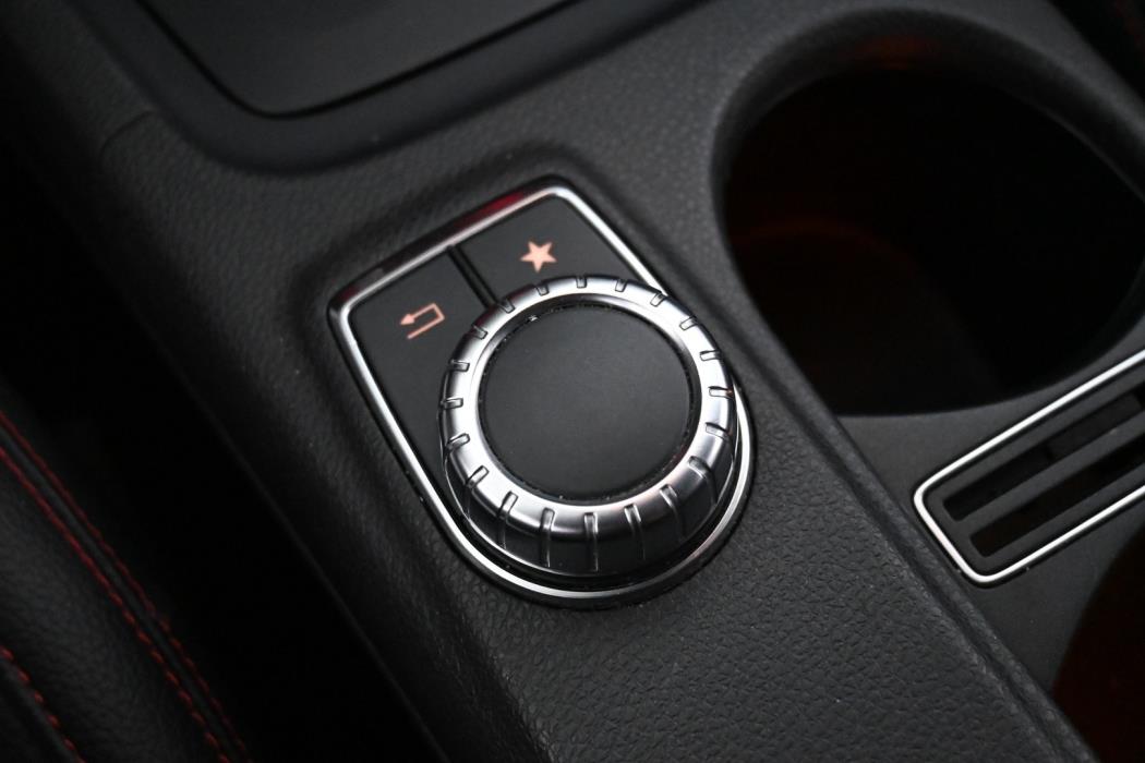 MERCEDES-BENZ GLA 2016