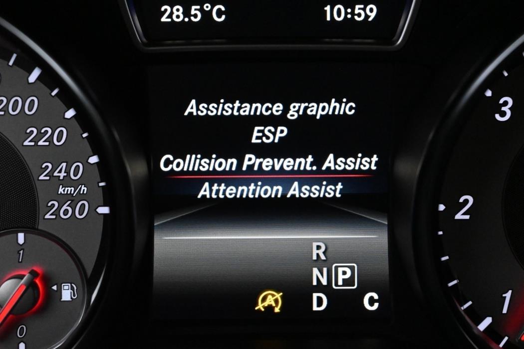 MERCEDES-BENZ GLA 2016