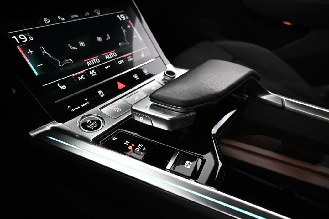 AUDI Q8 e-tron 2024