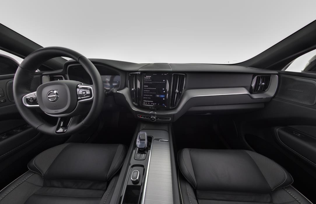 VOLVO XC60 2025