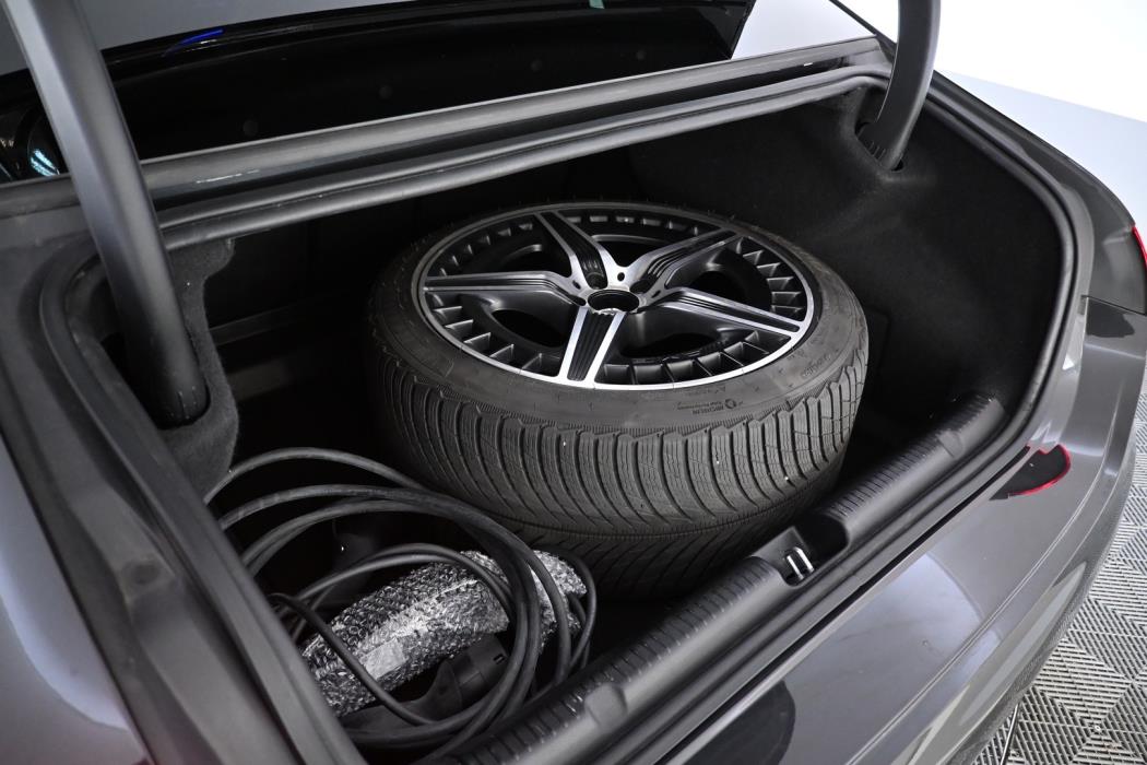 MERCEDES-BENZ EQE 2023