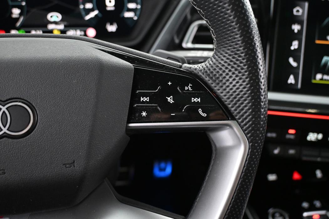 AUDI Q4 e-tron 2024