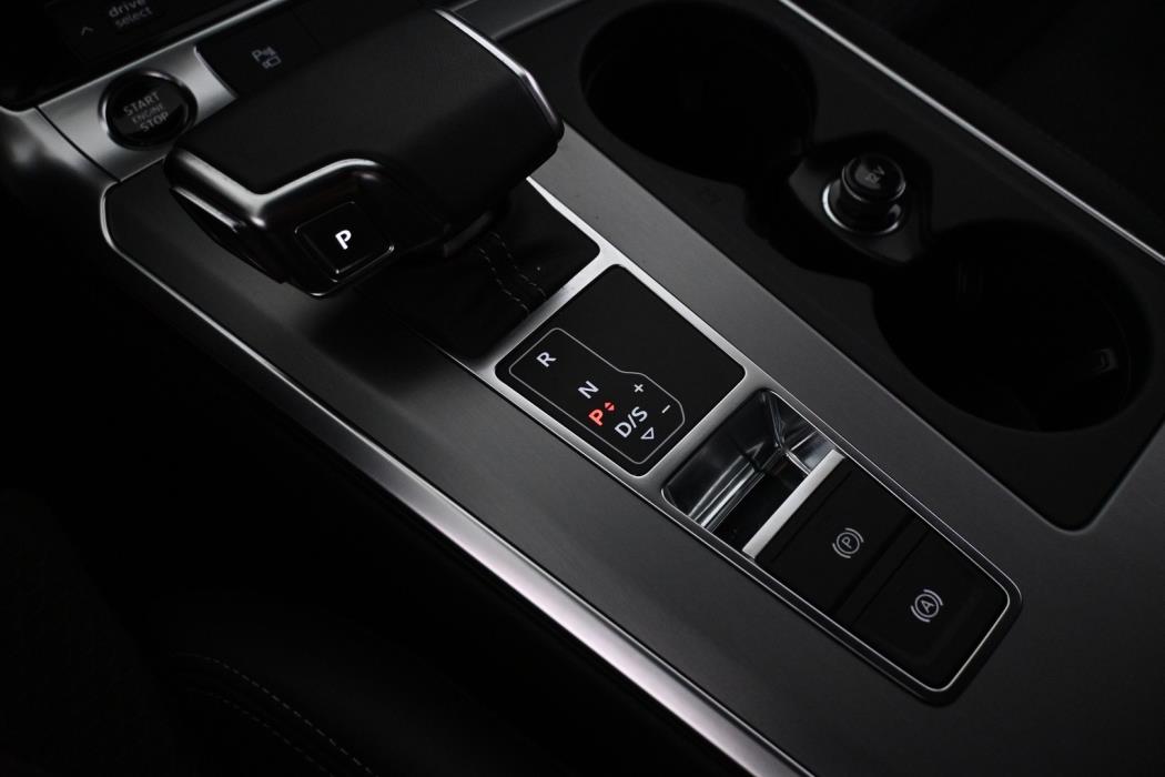 AUDI A6 2024