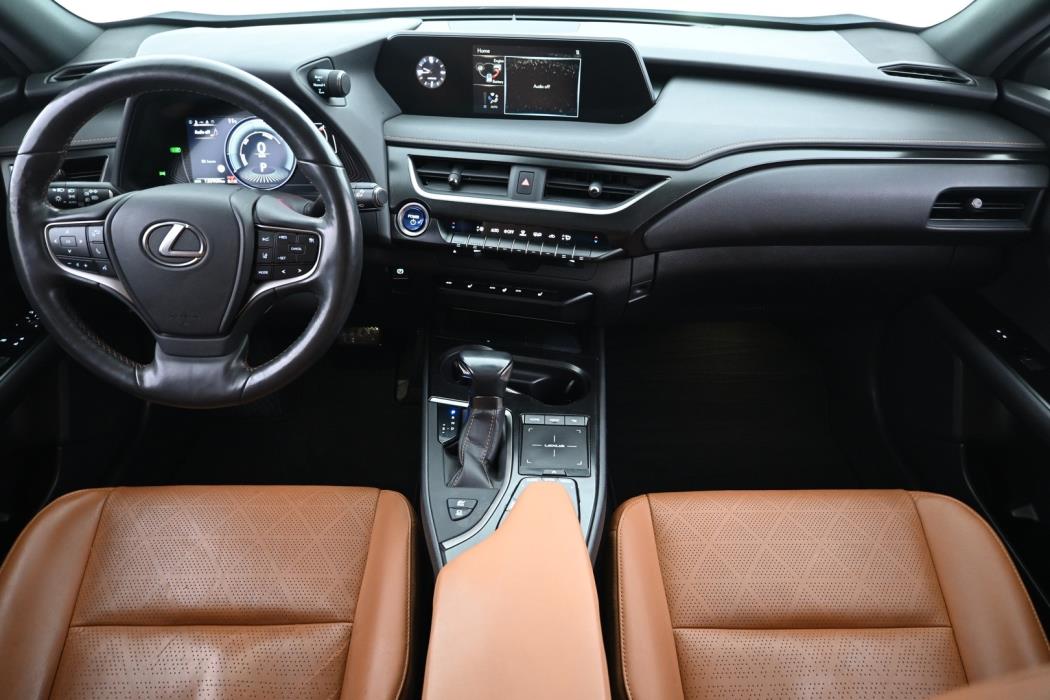 LEXUS UX 2020