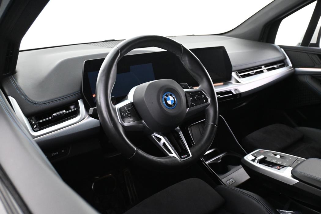 BMW 225 2024