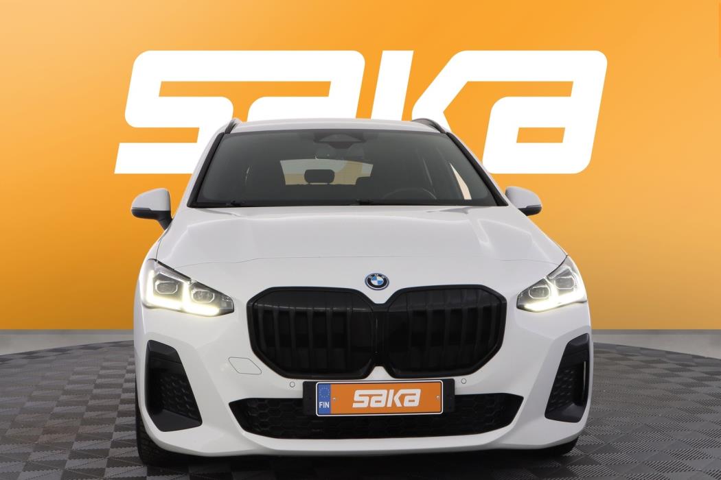 BMW 225 2024
