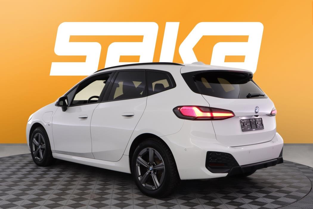 BMW 225 2024