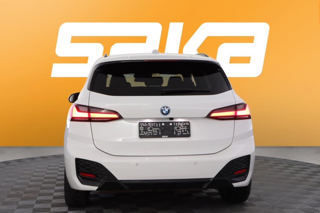BMW 225 2024