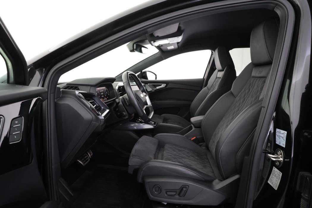 AUDI Q4 e-tron 2024