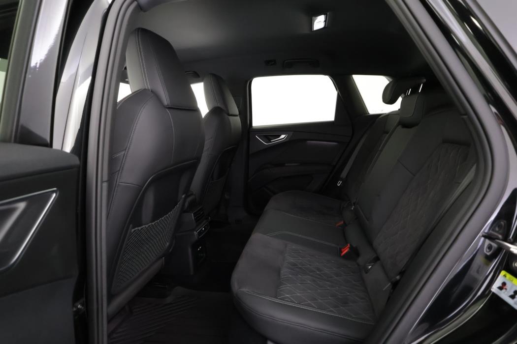 AUDI Q4 e-tron 2024