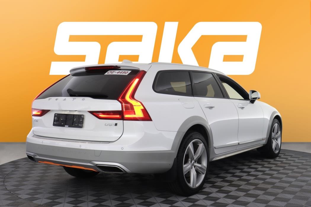 VOLVO V90 Cross Country 2018