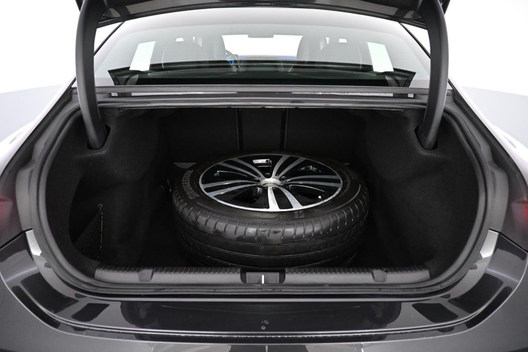 MERCEDES-BENZ EQE 2024