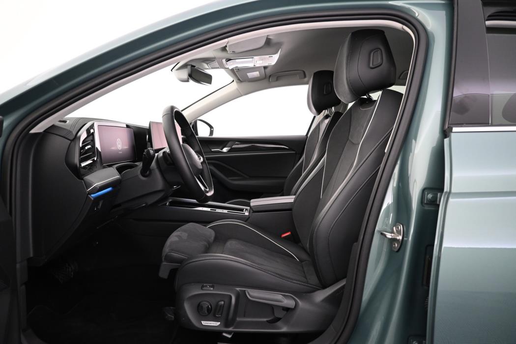 VOLKSWAGEN Passat 2025