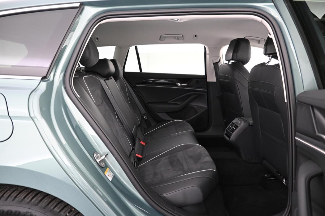 VOLKSWAGEN Passat 2025