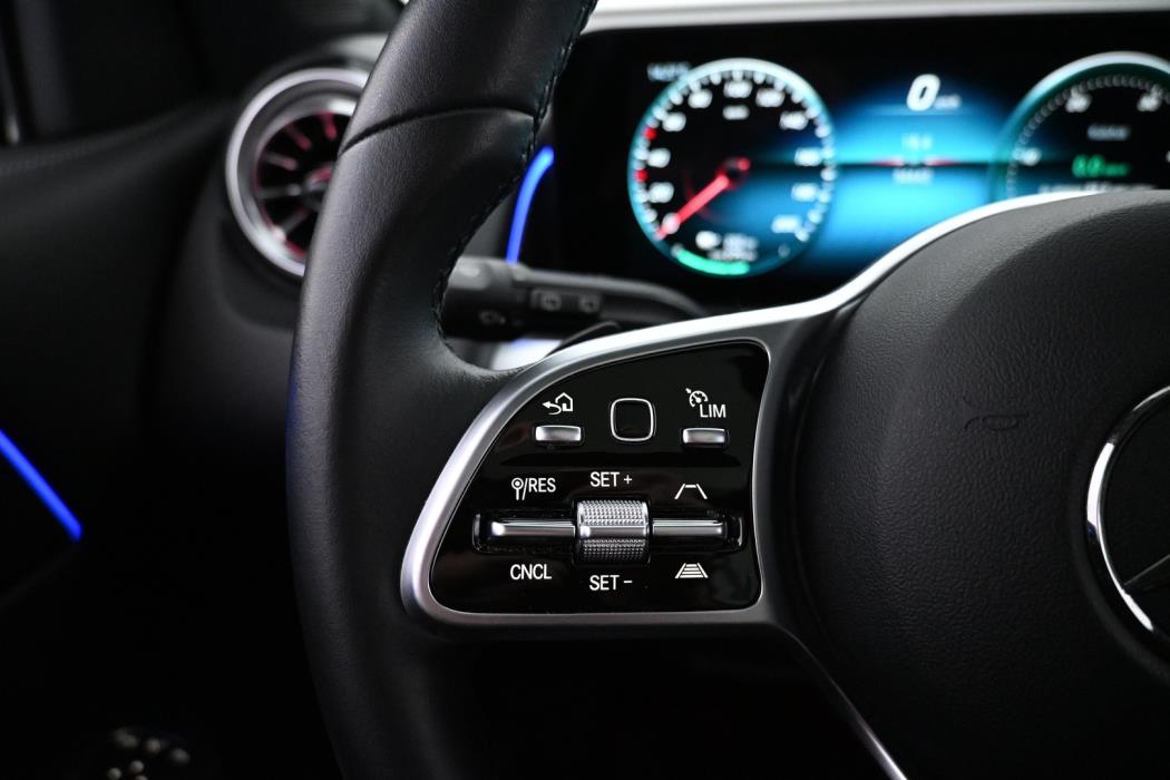 MERCEDES-BENZ EQB 2024