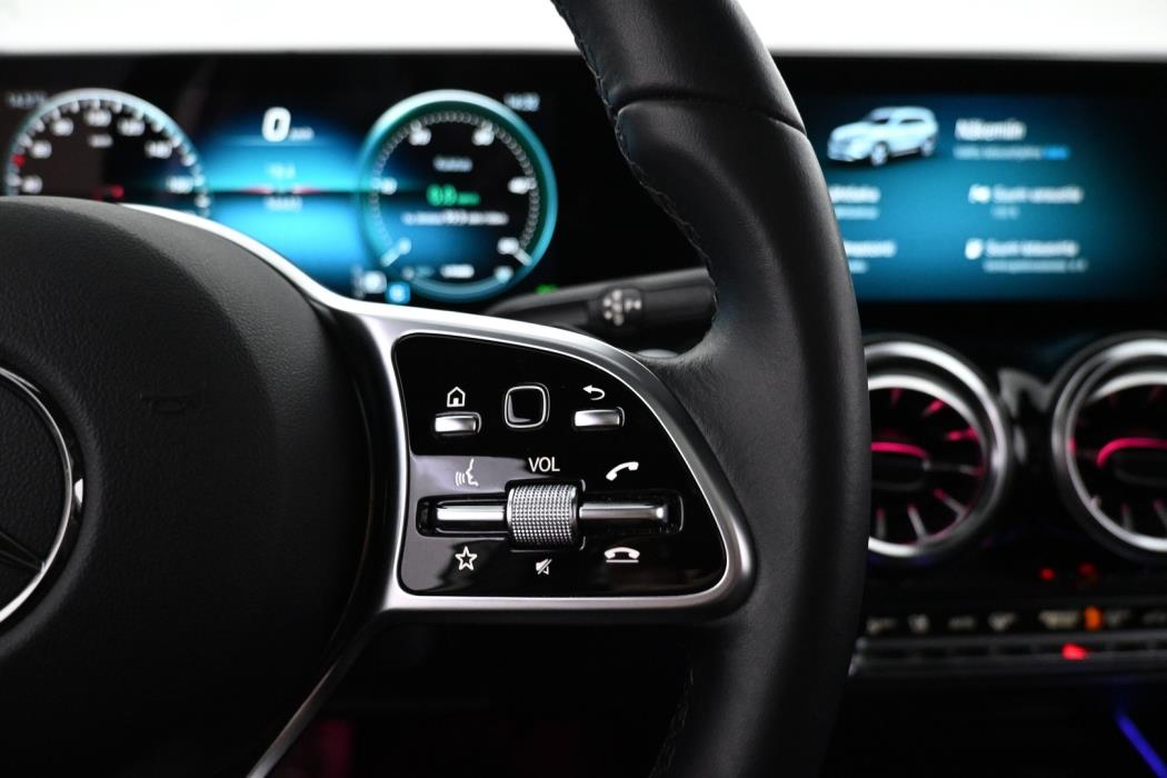 MERCEDES-BENZ EQB 2024