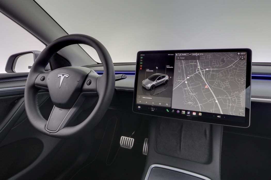 TESLA Model Y 2024