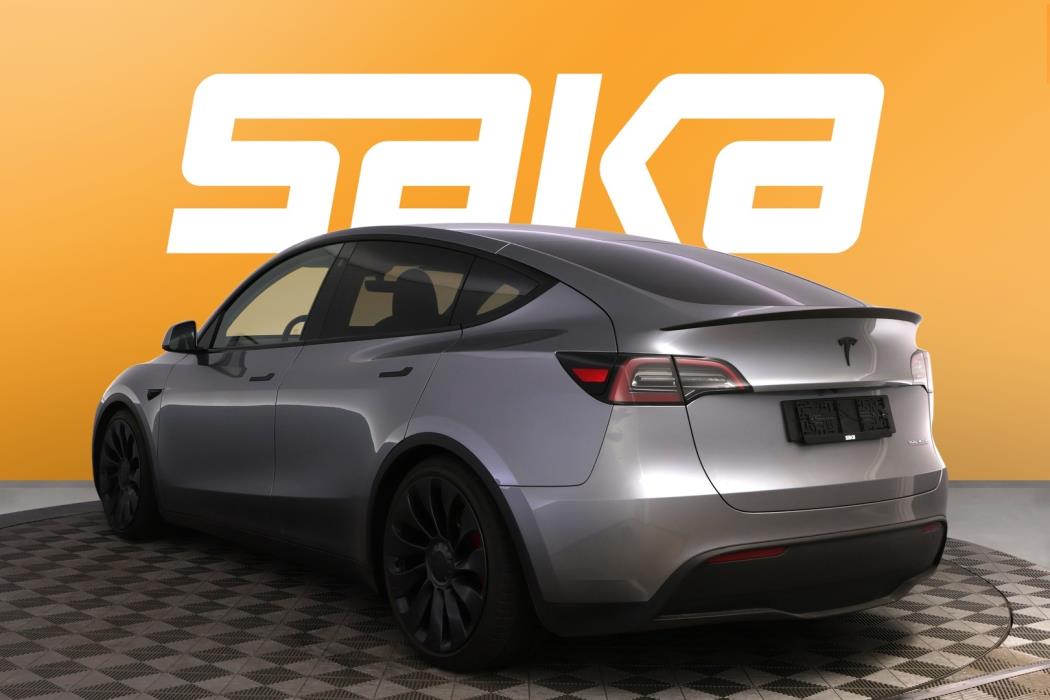 TESLA Model Y 2024