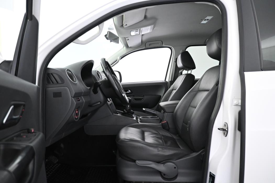 VOLKSWAGEN Amarok 2013