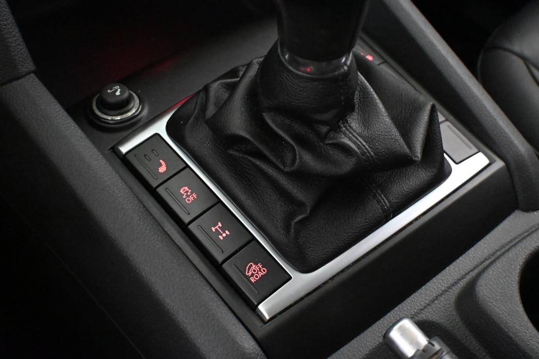 VOLKSWAGEN Amarok 2013