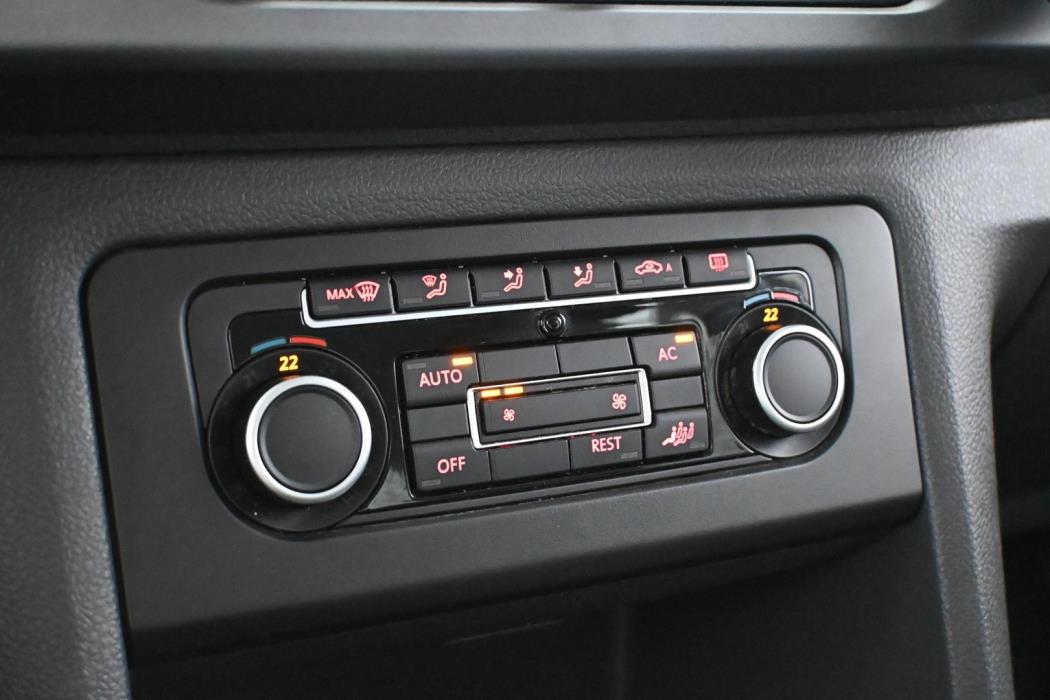 VOLKSWAGEN Amarok 2013