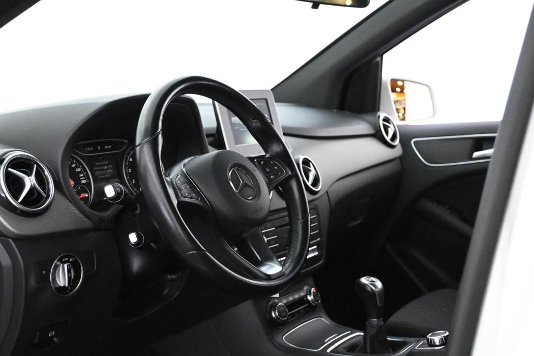 MERCEDES-BENZ B 2016