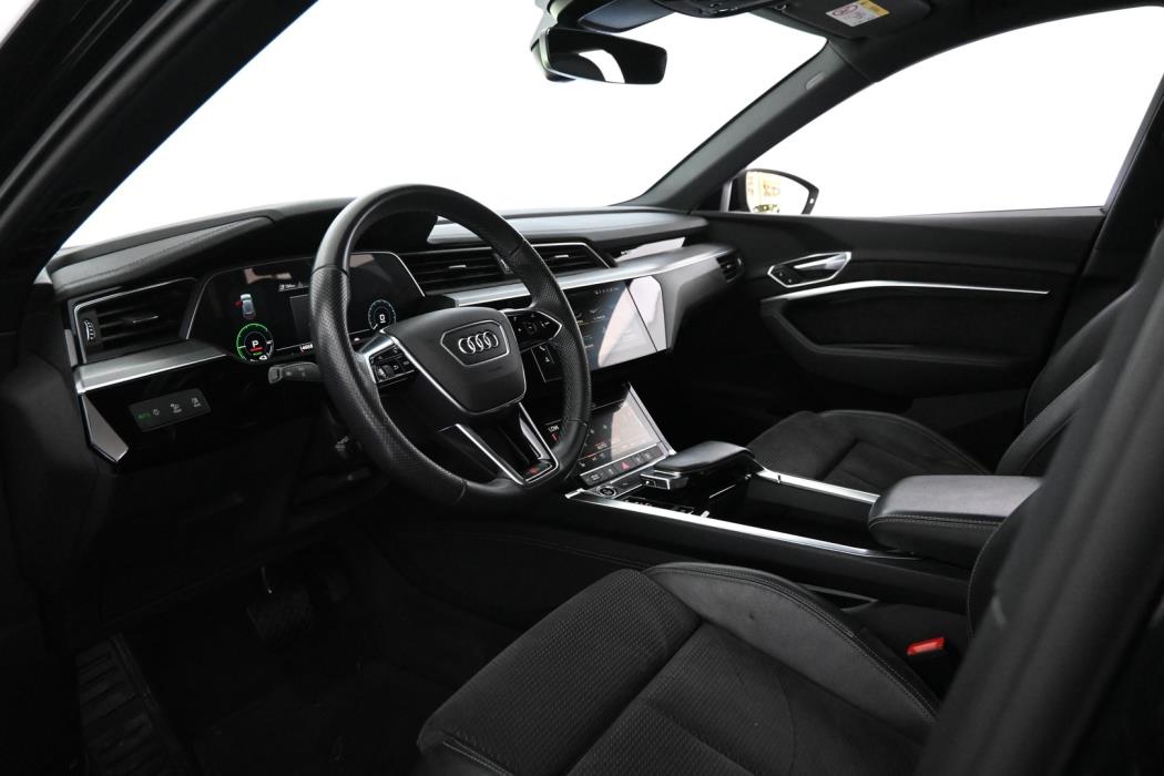 AUDI e-tron 2021