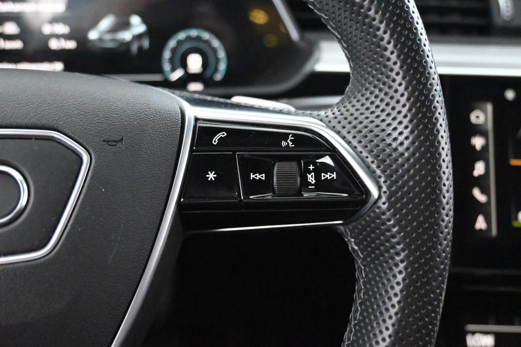 AUDI e-tron 2021
